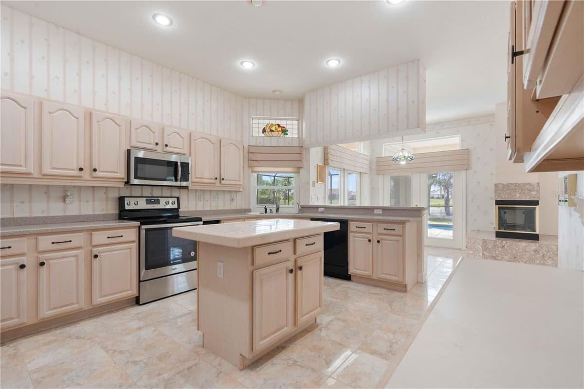 2122 PLATINUM DRIVE — photo 12 of 55