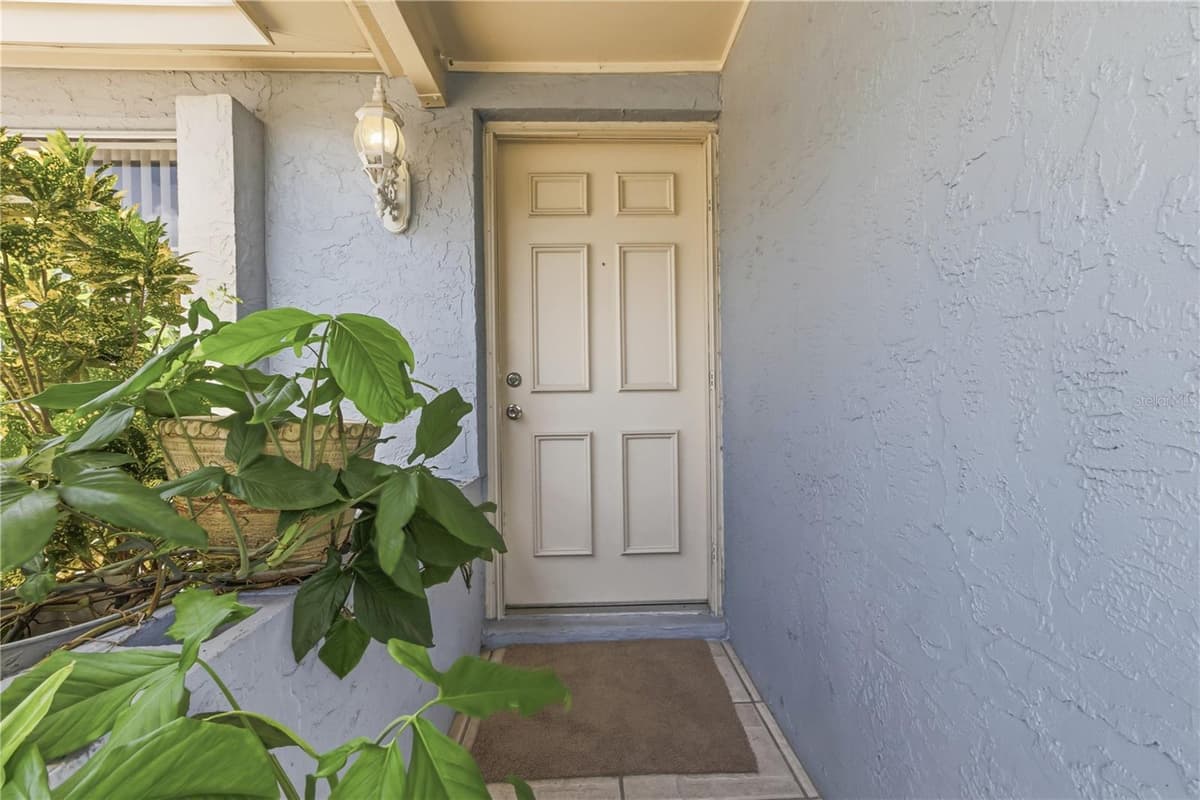 9704 SHALIMAR COURT — photo 6 of 42
