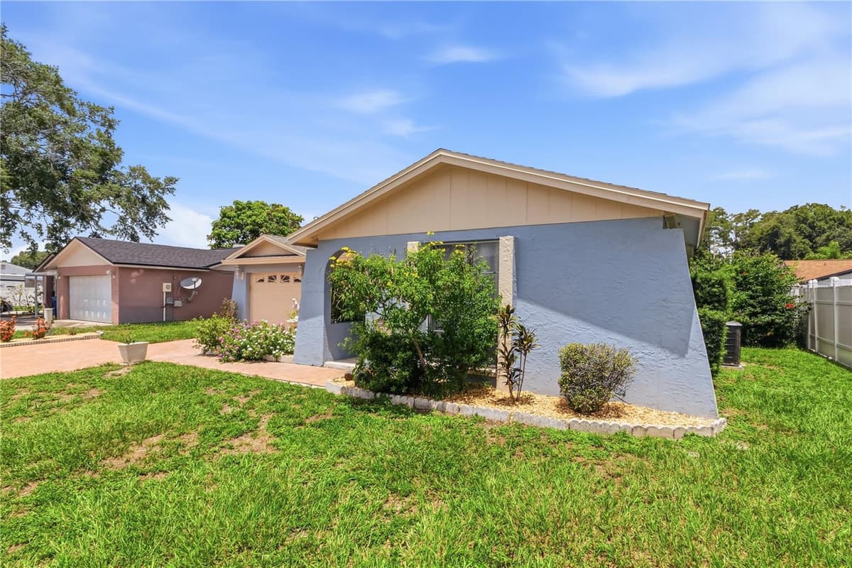 9704 SHALIMAR COURT — photo 4 of 42