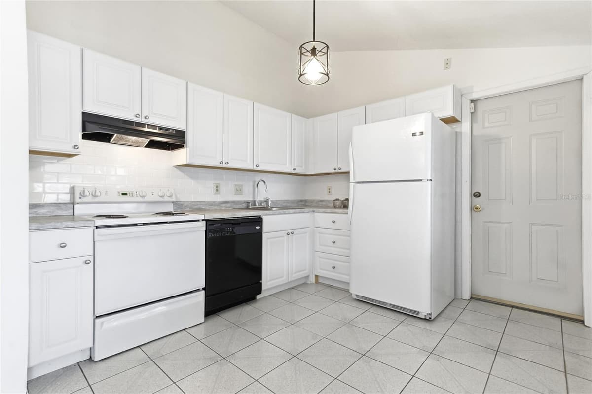 9704 SHALIMAR COURT — photo 17 of 42
