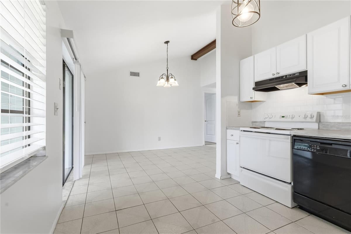 9704 SHALIMAR COURT — photo 16 of 42