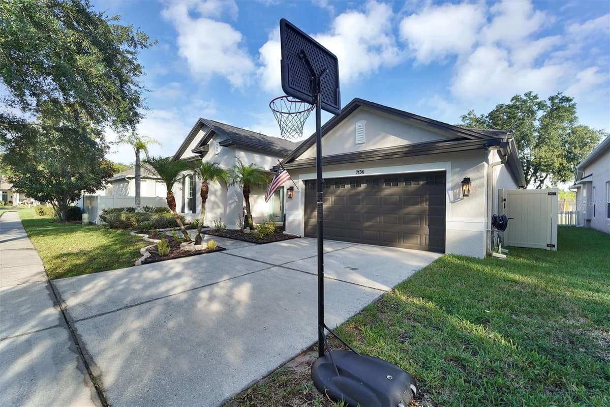 7136 DERWENT GLEN CIRCLE — photo 4 of 64