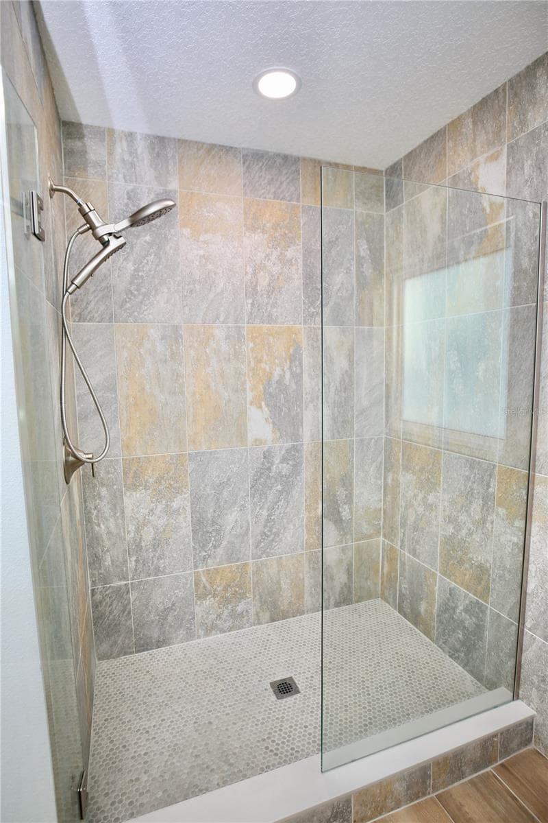 1646 ROBIN HOOD LANE — photo 35 of 49