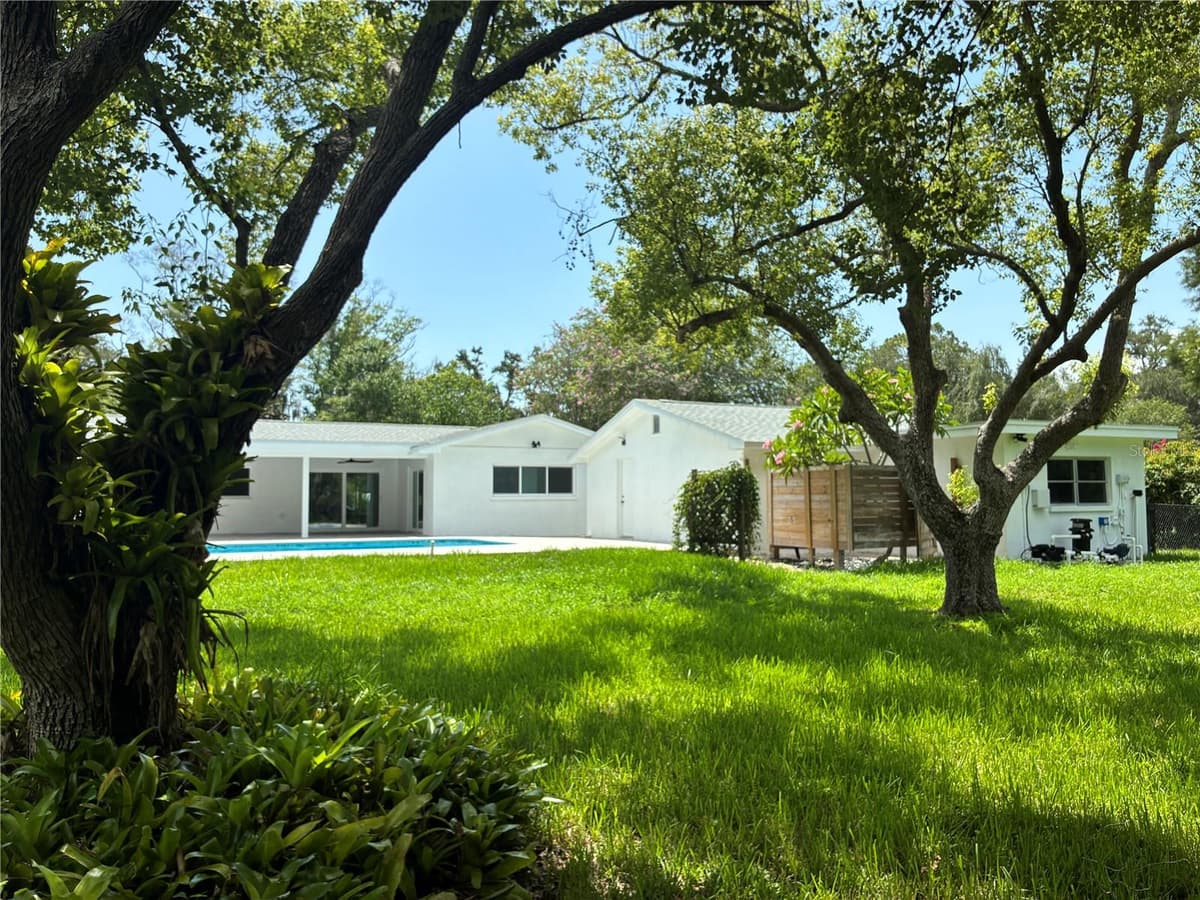 1646 ROBIN HOOD LANE — photo 41 of 49