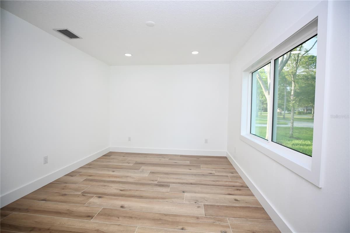 1646 ROBIN HOOD LANE — photo 30 of 49