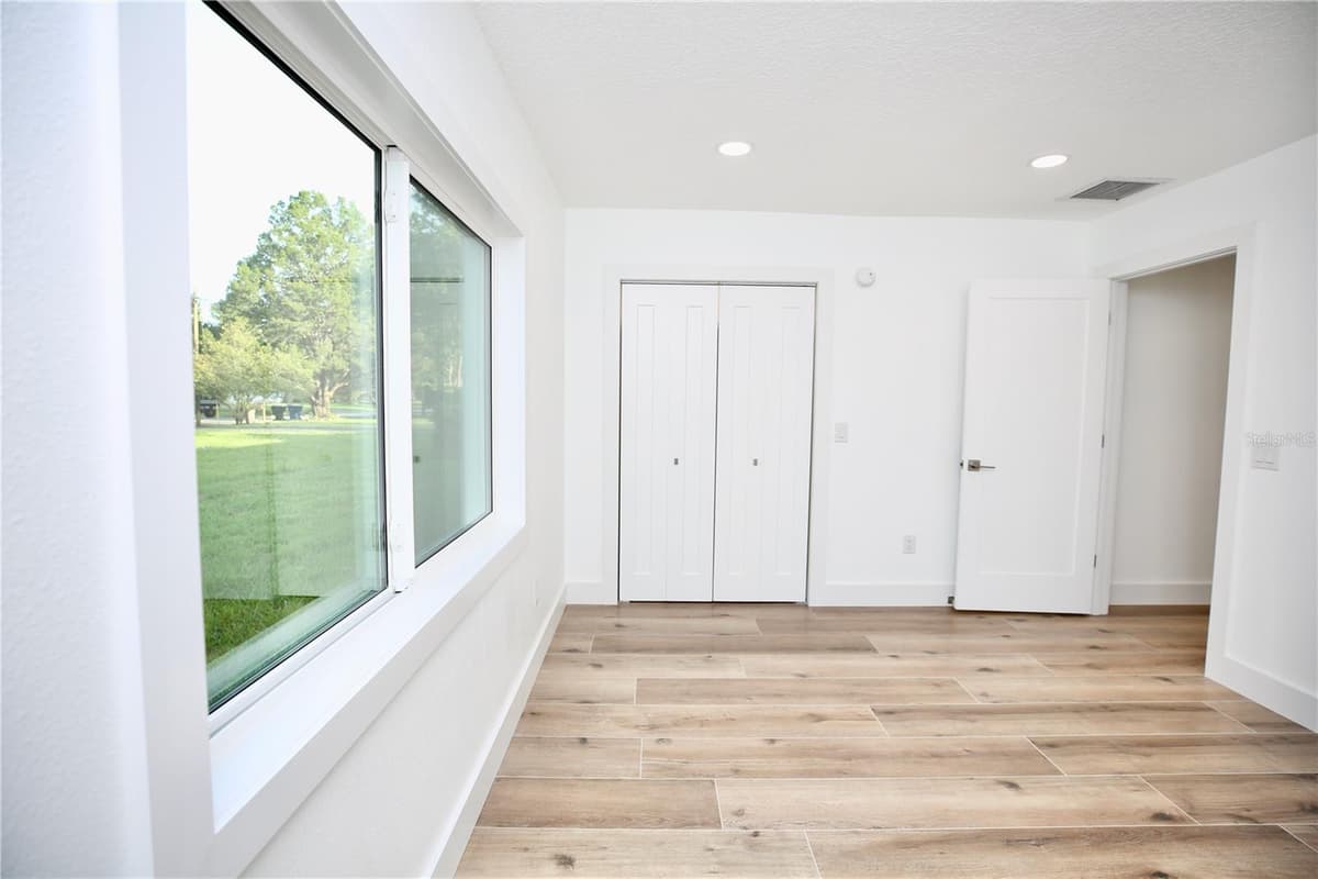 1646 ROBIN HOOD LANE — photo 32 of 49