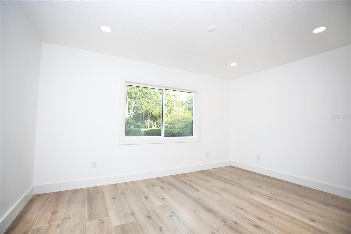 1646 ROBIN HOOD LANE — photo 27 of 49