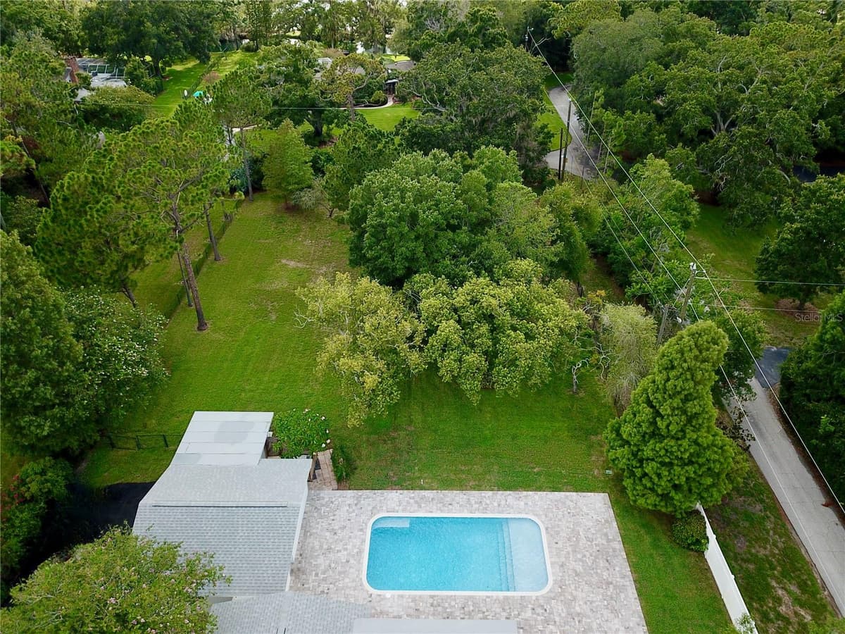 1646 ROBIN HOOD LANE — photo 4 of 49