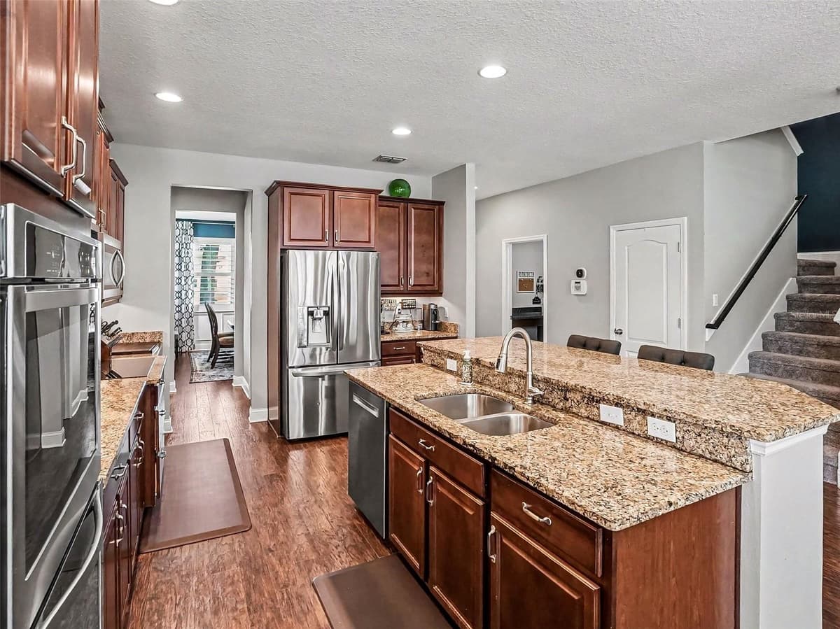 551 SKY TOP DRIVE — photo 8 of 42
