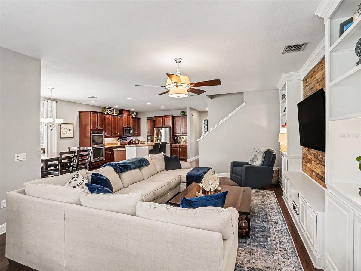 551 SKY TOP DRIVE — photo 2 of 42