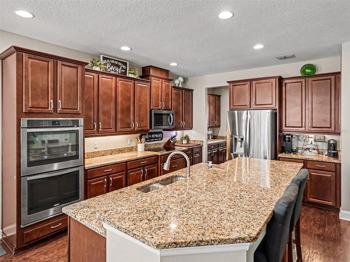 551 SKY TOP DRIVE — photo 6 of 42
