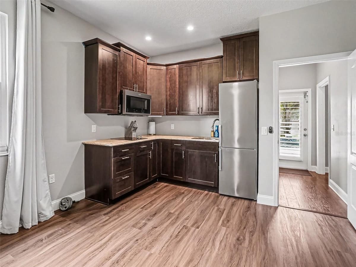 551 SKY TOP DRIVE — photo 9 of 42
