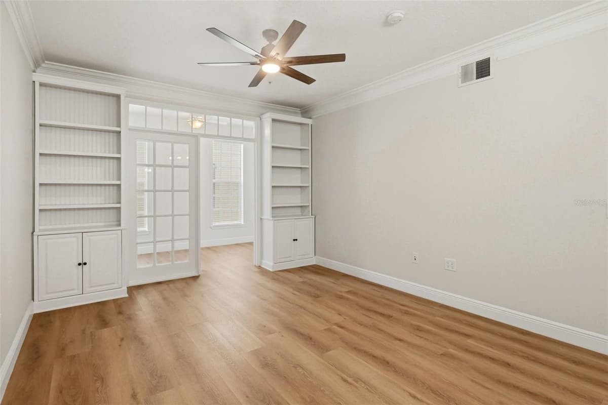 239 LONGVIEW AVENUE — photo 15 of 58