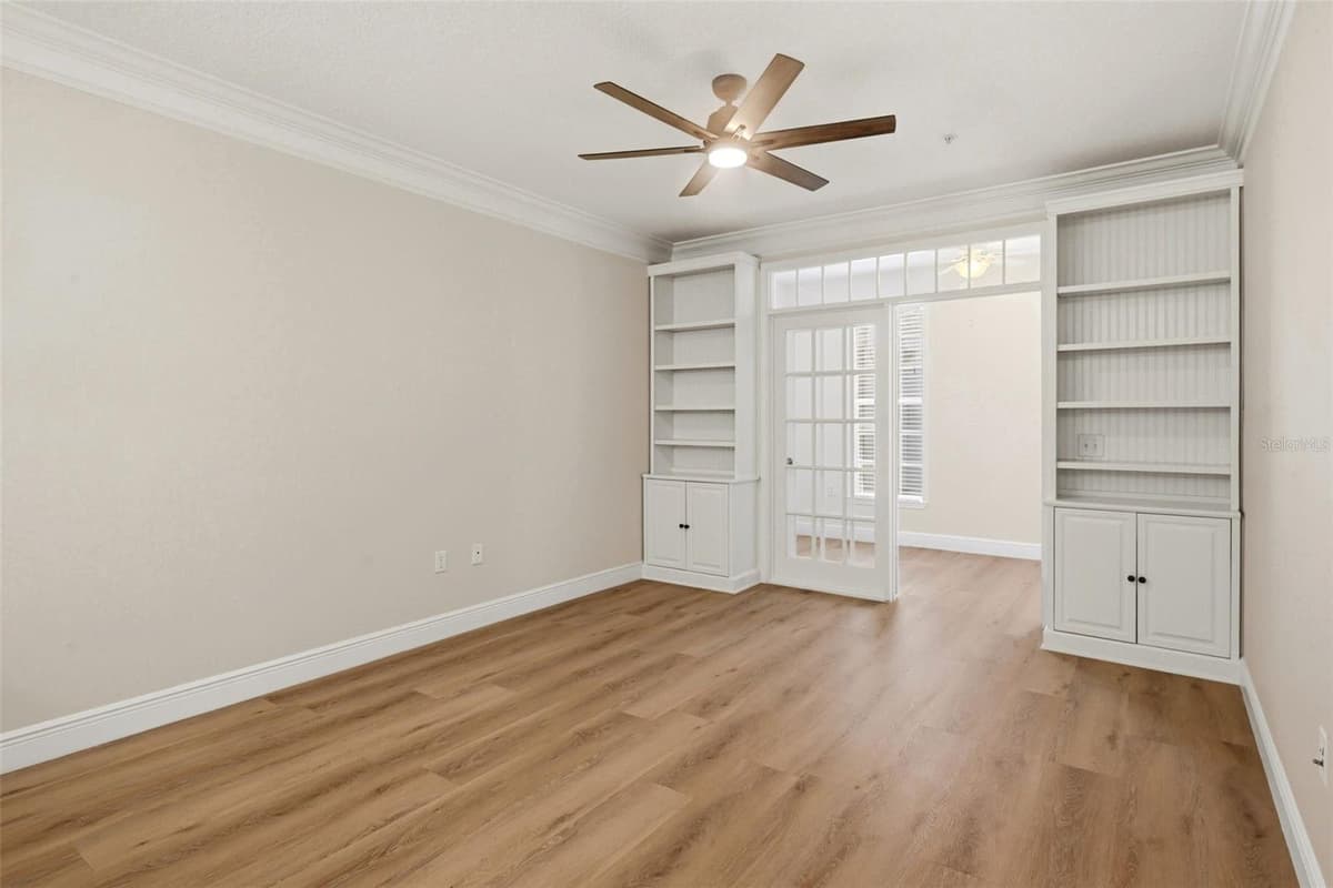 239 LONGVIEW AVENUE — photo 13 of 58