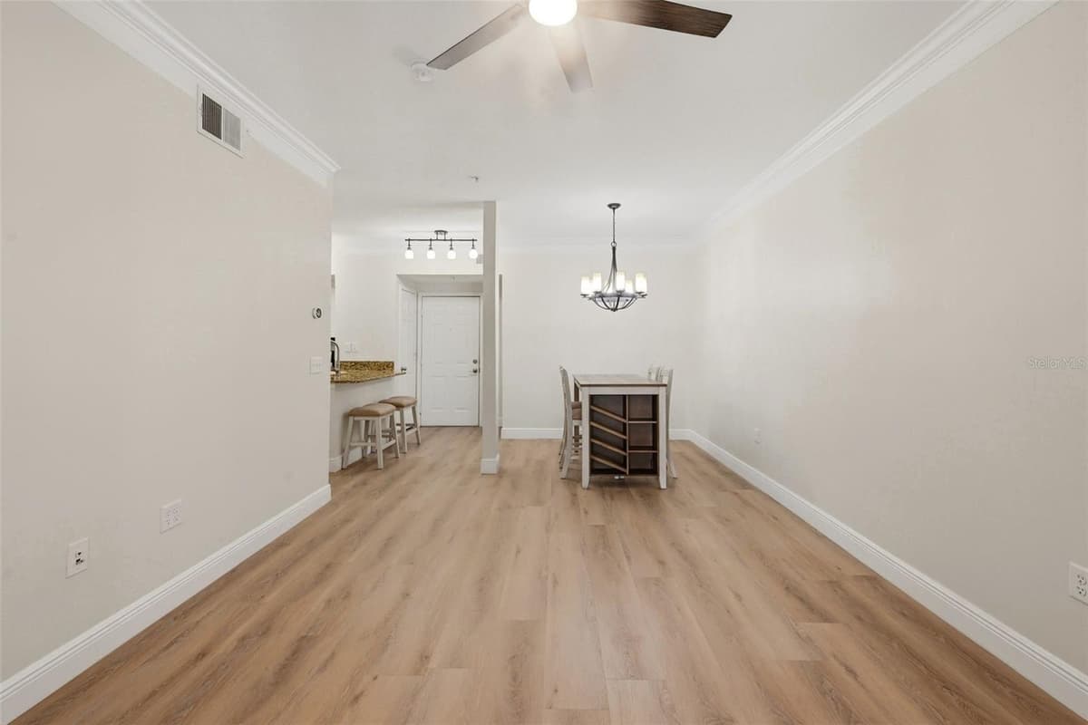 239 LONGVIEW AVENUE — photo 16 of 58