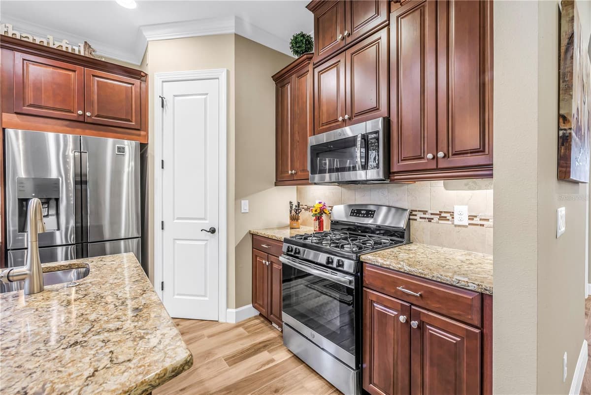 9912 BATCHELDER TERRACE — photo 8 of 60