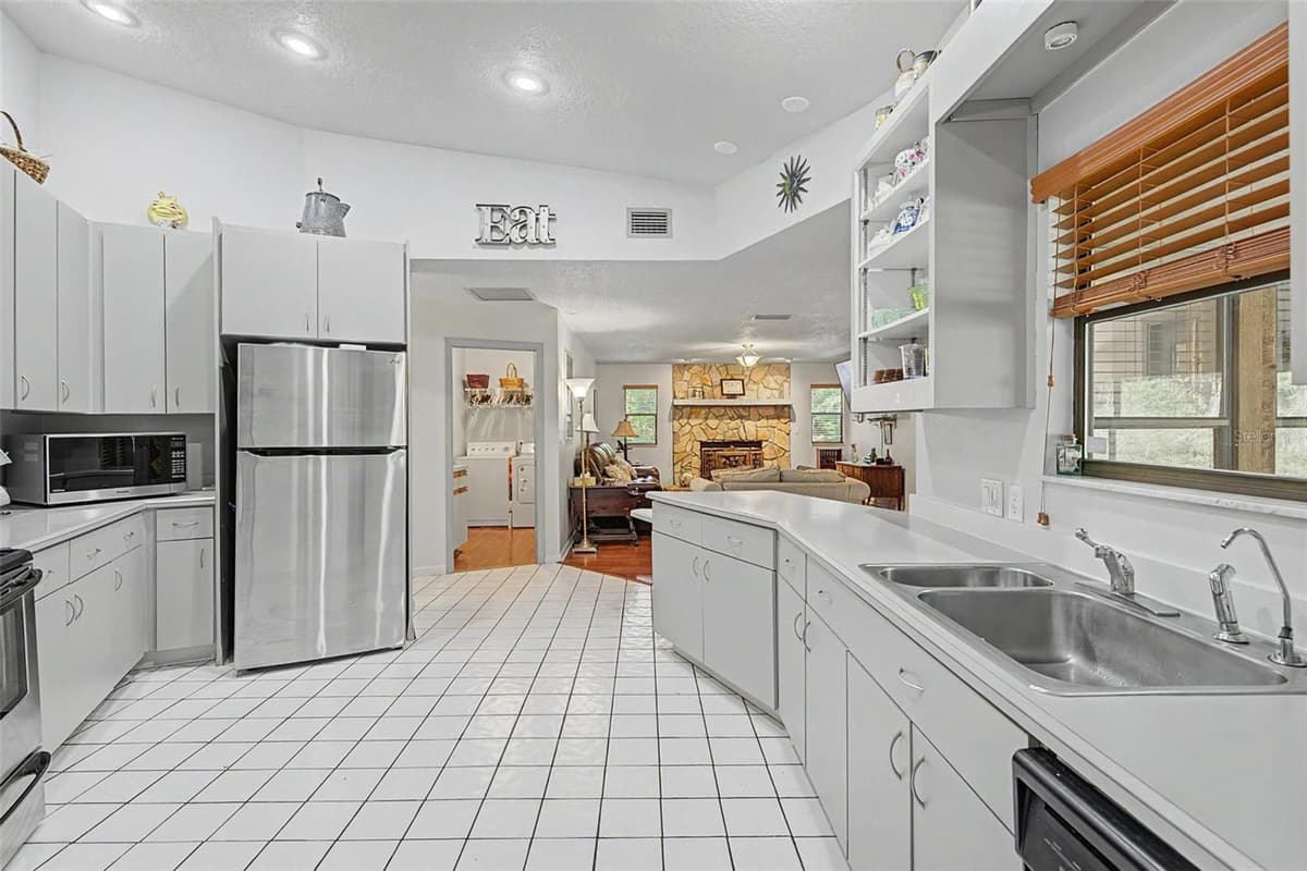 24075 WINDING CREEK DRIVE — photo 14 of 50