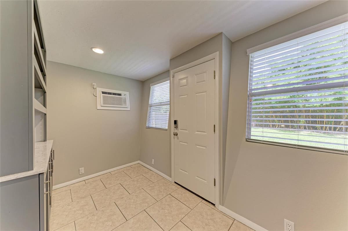 3138 WILLIAMSBURG STREET — photo 38 of 68