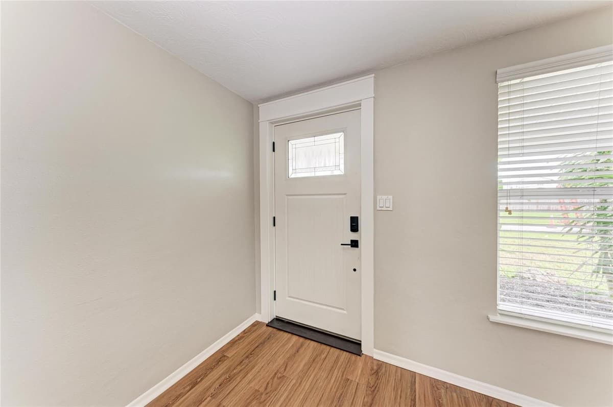 3138 WILLIAMSBURG STREET — photo 8 of 68