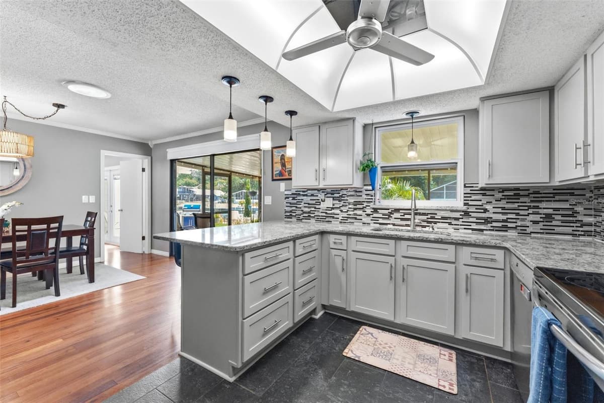 6355 SEBRING STREET — photo 18 of 65