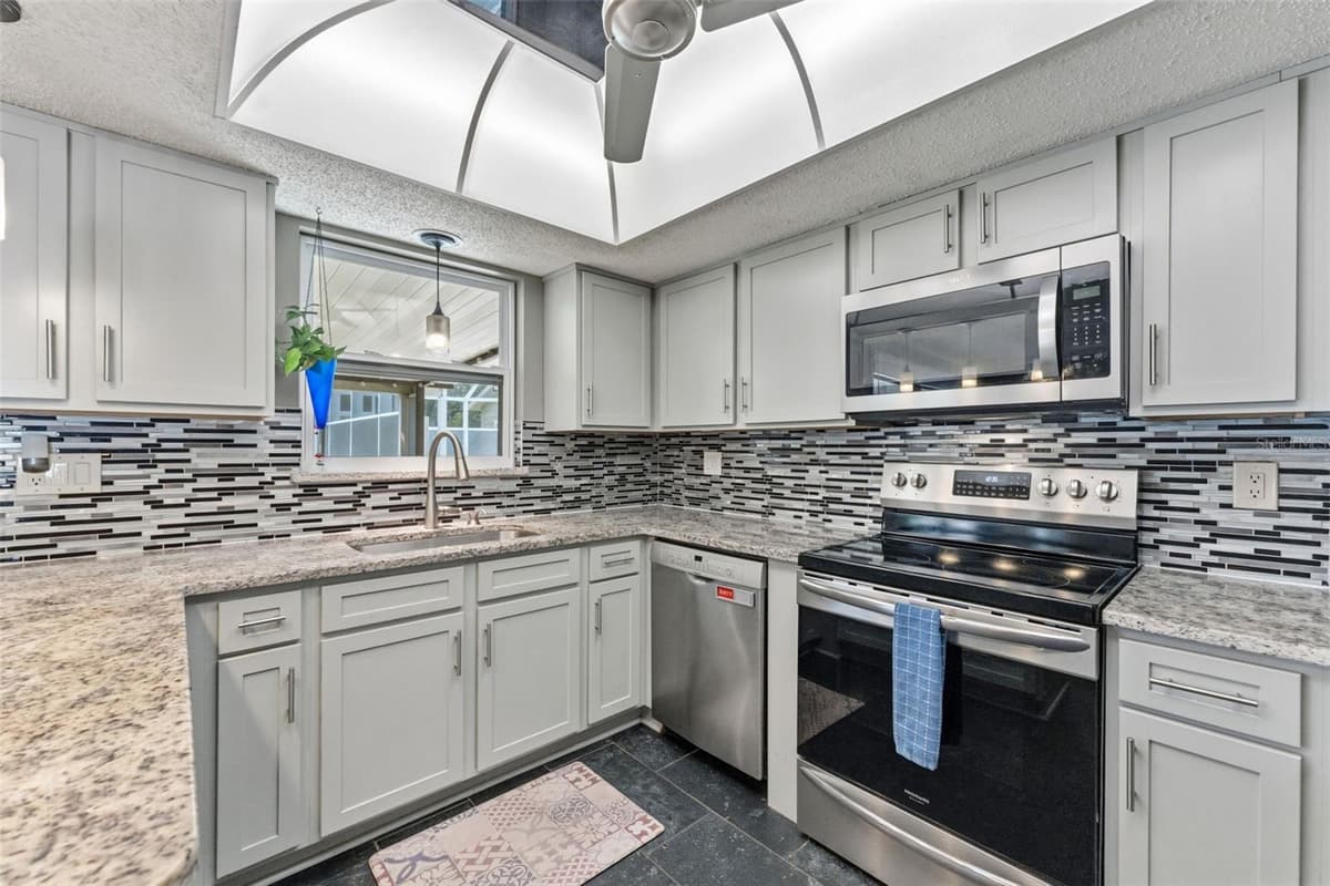 6355 SEBRING STREET — photo 17 of 65