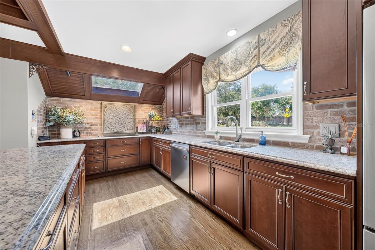 12085 SANDY SHORES DRIVE — photo 16 of 48