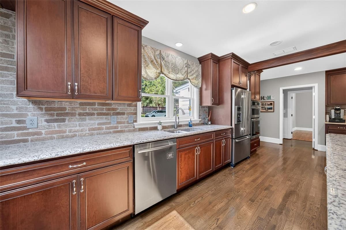 12085 SANDY SHORES DRIVE — photo 18 of 48