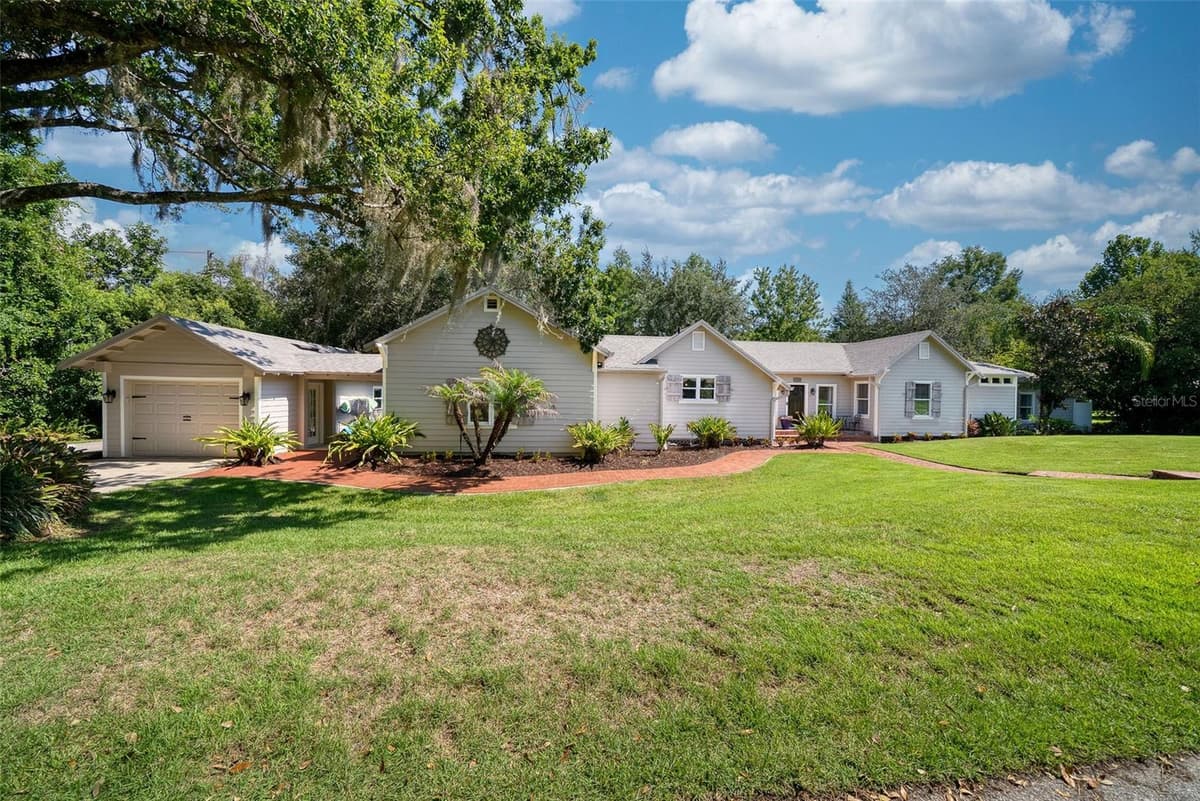 12085 SANDY SHORES DRIVE — photo 4 of 48