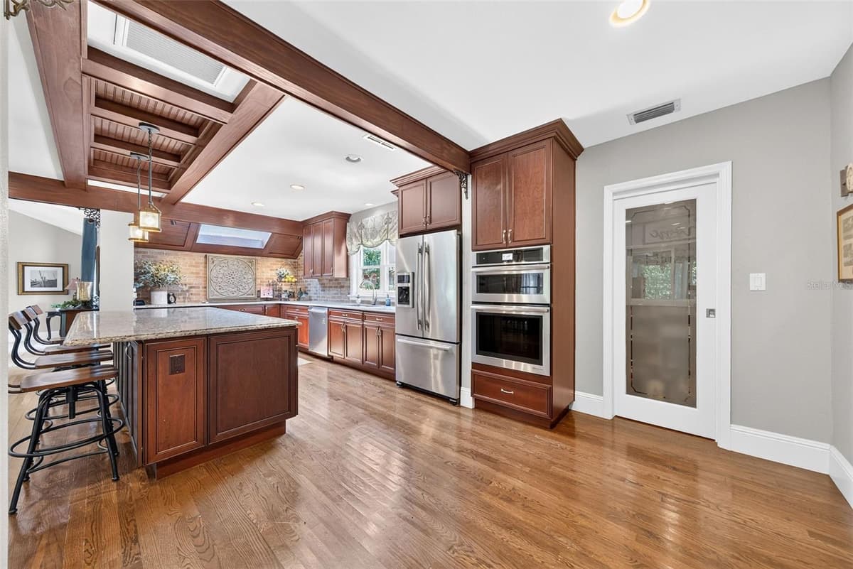 12085 SANDY SHORES DRIVE — photo 15 of 48