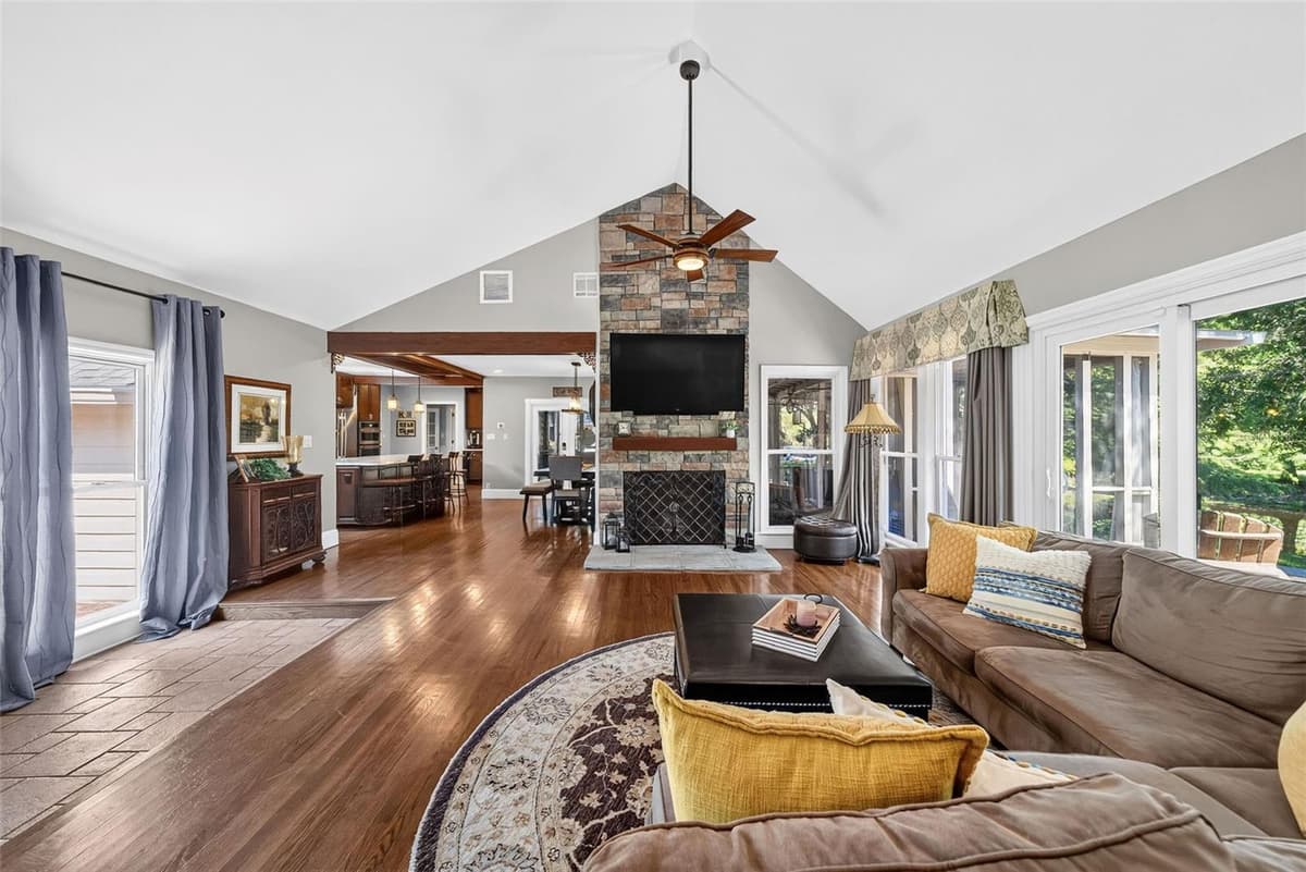 12085 SANDY SHORES DRIVE — photo 7 of 48