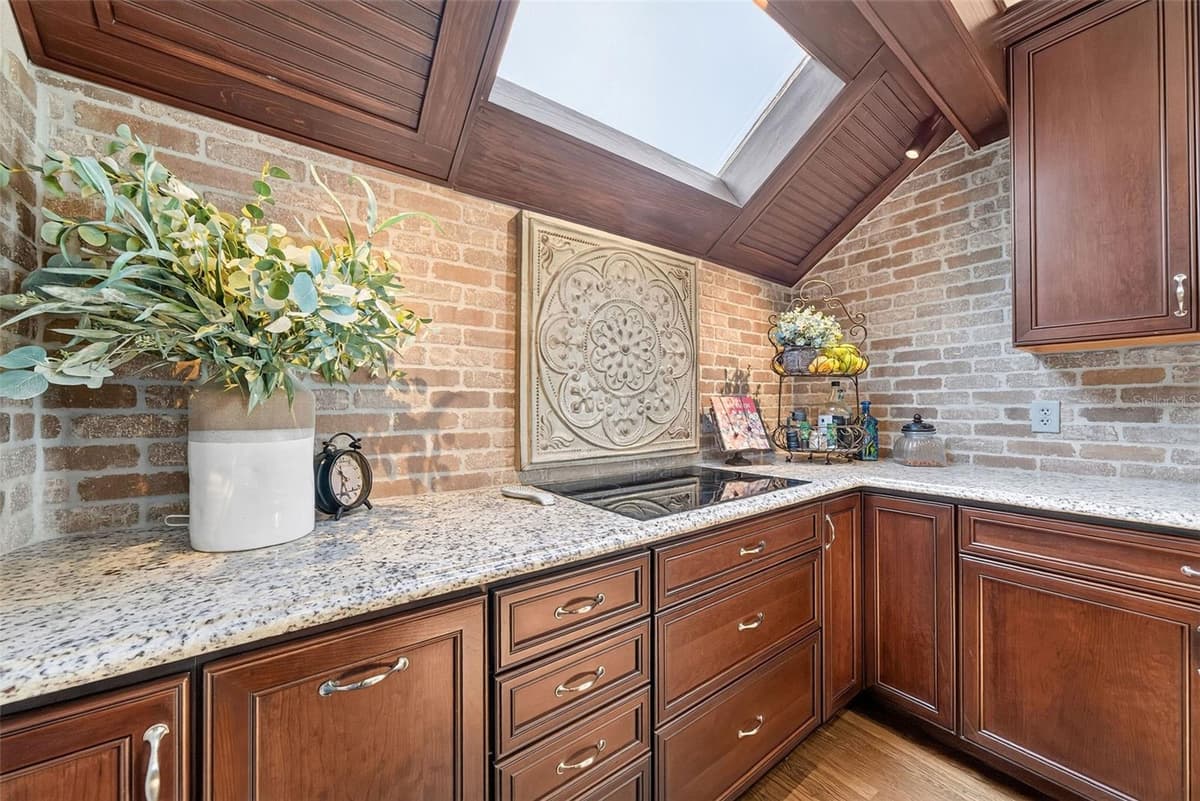 12085 SANDY SHORES DRIVE — photo 17 of 48