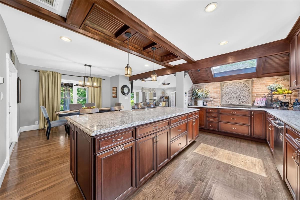 12085 SANDY SHORES DRIVE — photo 14 of 48
