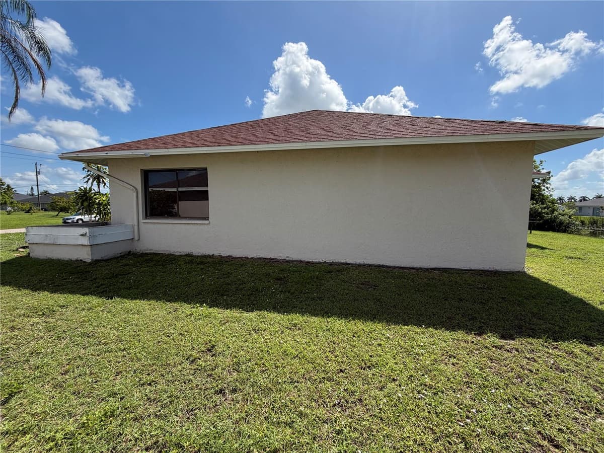 808 7TH TERRACE — photo 4 of 54
