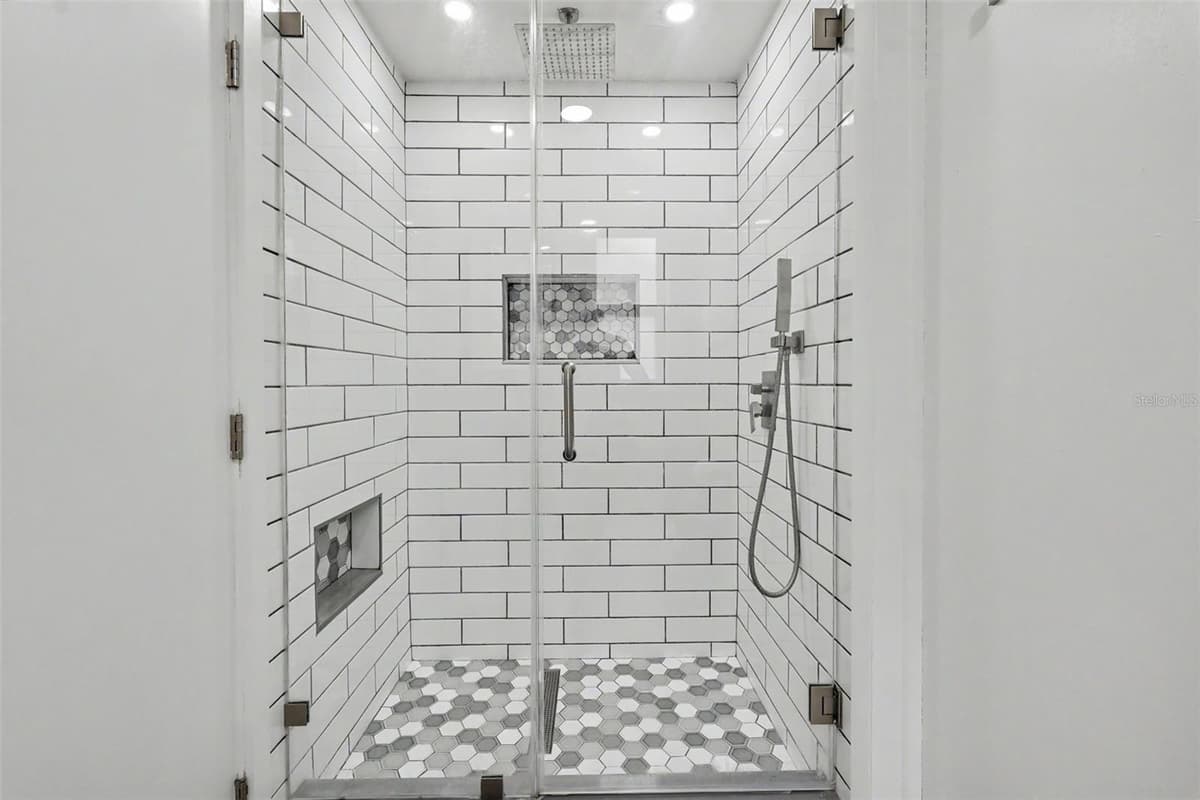 1340 WILLIAMS DRIVE — photo 32 of 43