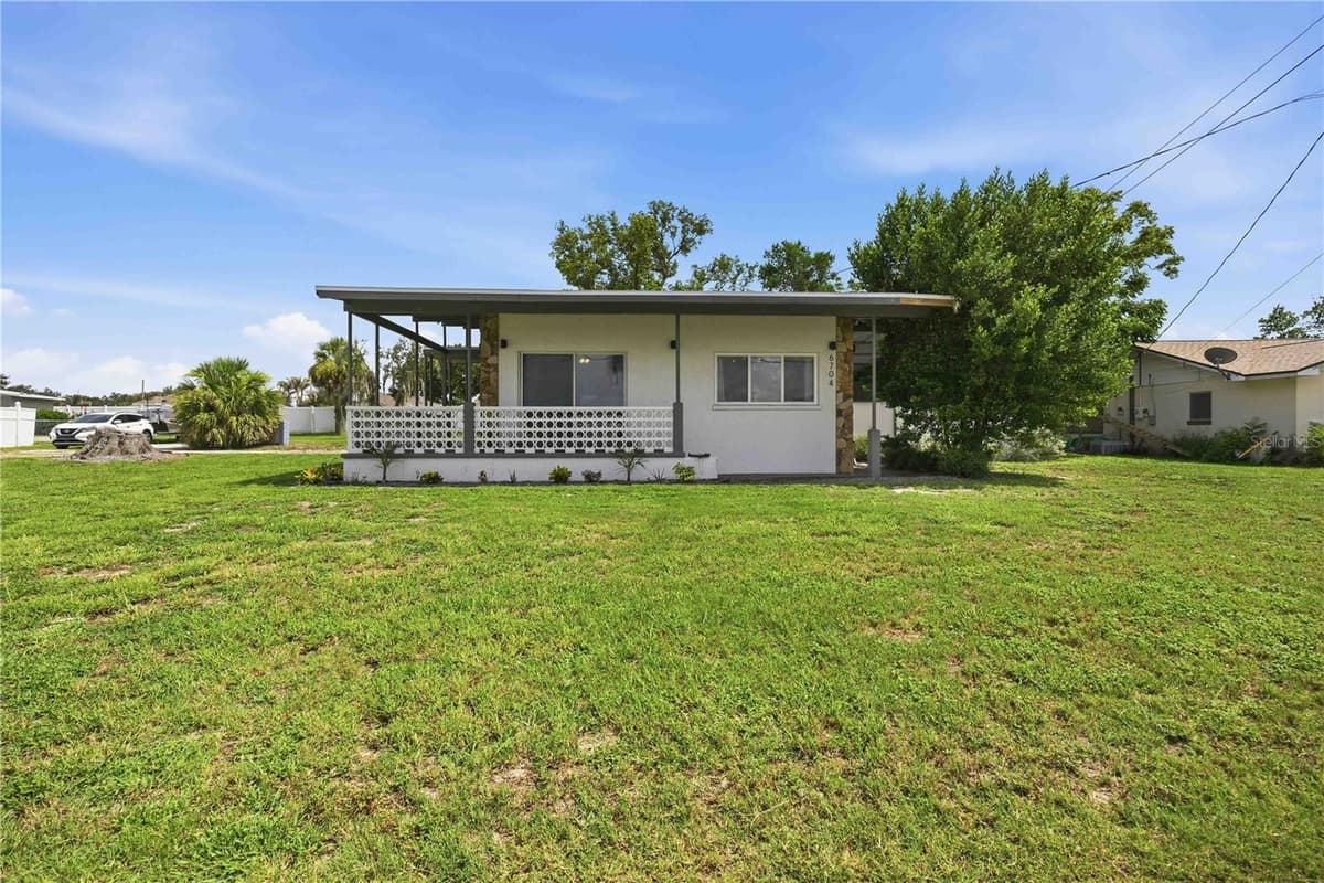 6704 WINTERSET GARDENS ROAD — photo 3 of 65