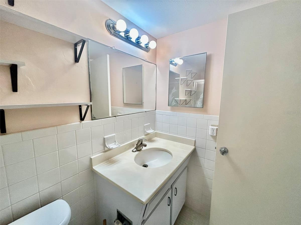 2331 FINLANDIA LANE — photo 9 of 33