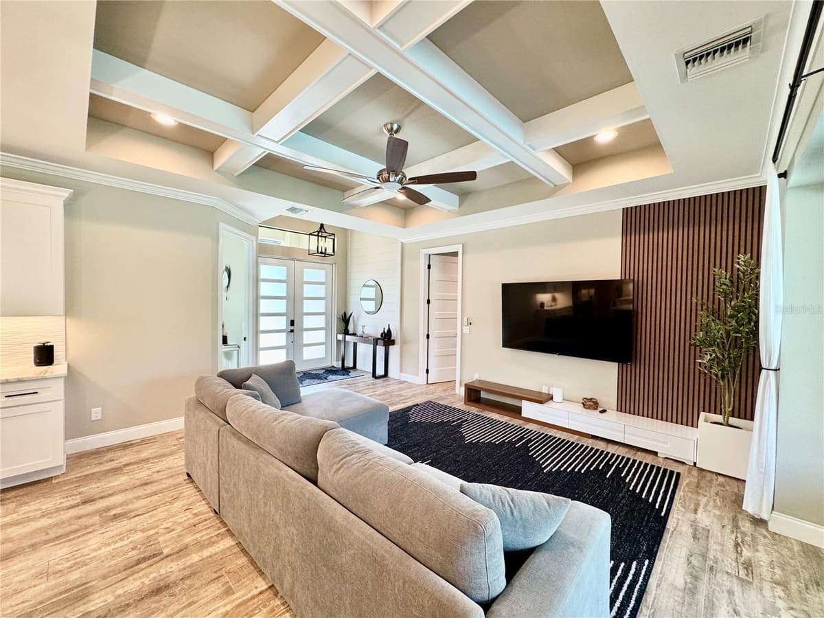 481 WENLOCK STREET — photo 16 of 58