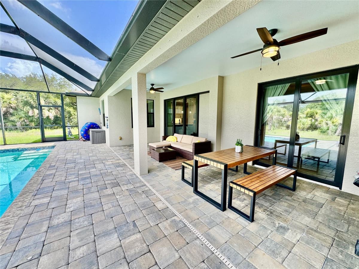 481 WENLOCK STREET — photo 10 of 58