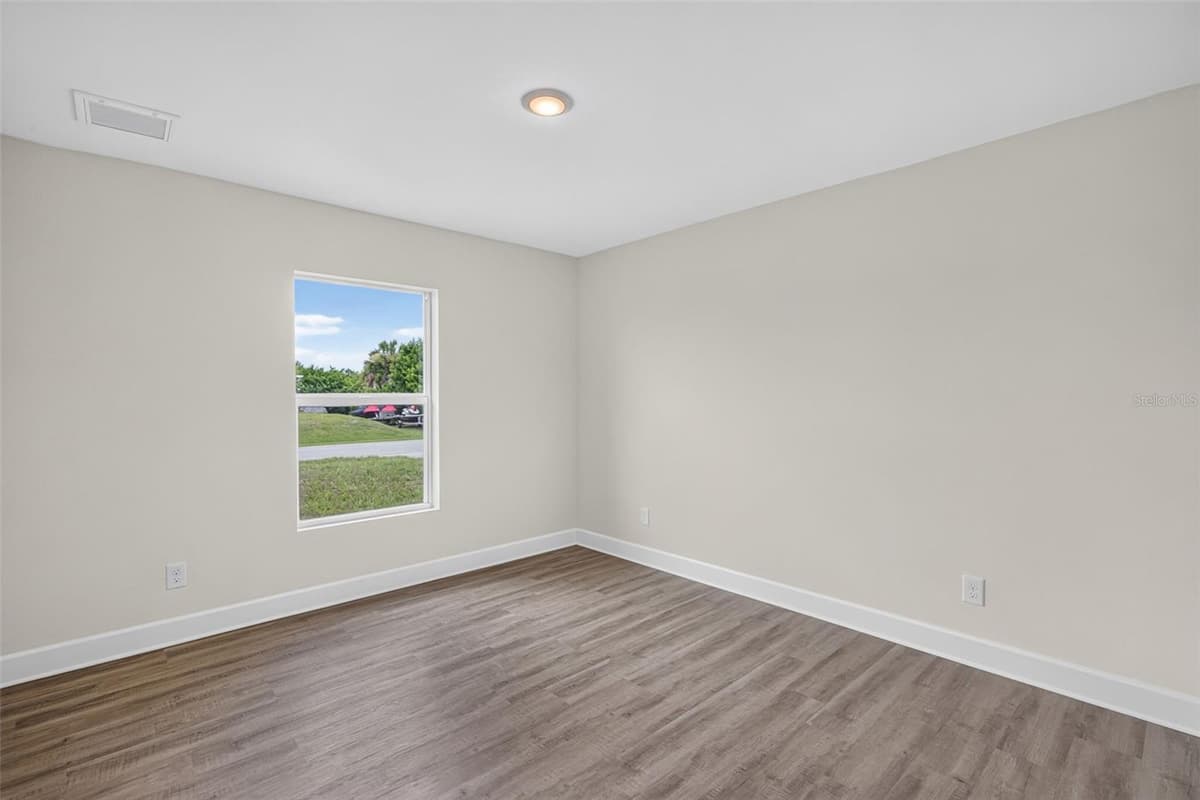 147 FLANDERS STREET — photo 10 of 26