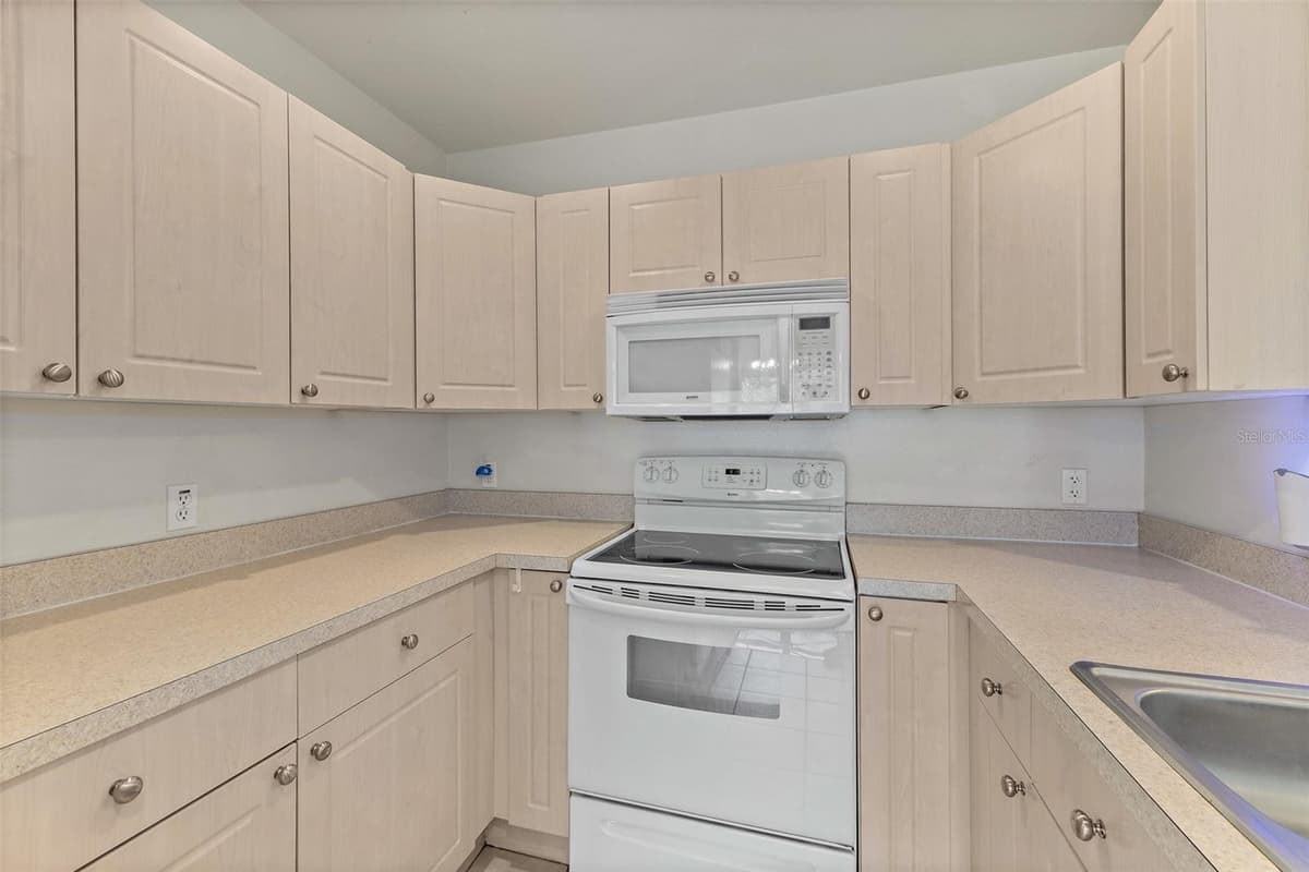 150 PORTSIDE AVENUE — photo 8 of 32