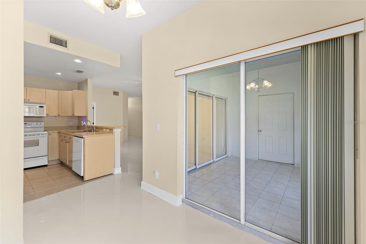 150 PORTSIDE AVENUE — photo 11 of 32