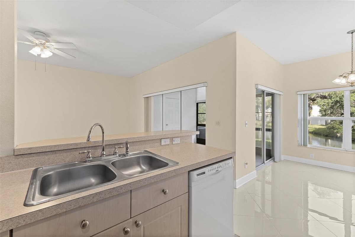 150 PORTSIDE AVENUE — photo 10 of 32