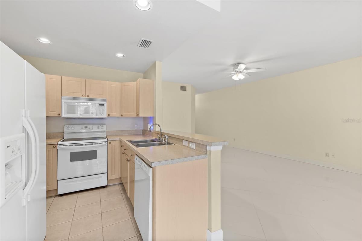 150 PORTSIDE AVENUE — photo 7 of 32
