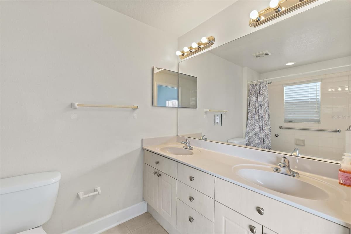 150 PORTSIDE AVENUE — photo 15 of 32