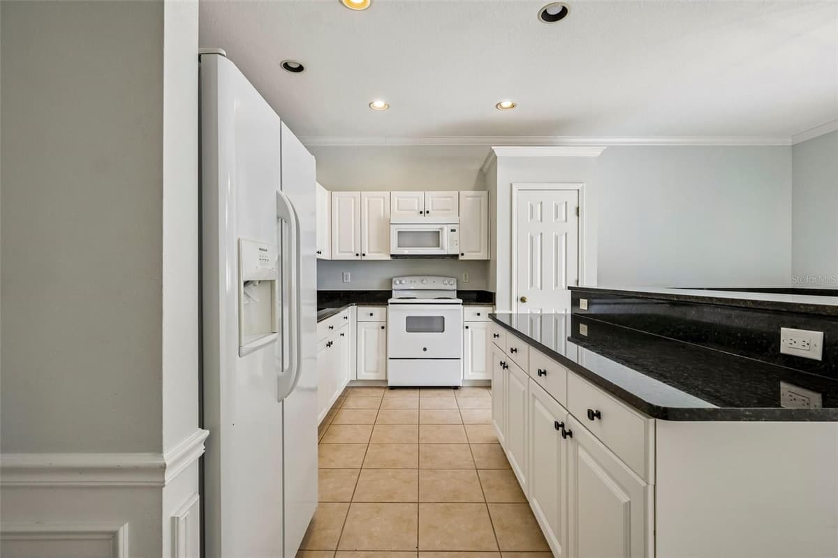2510 BUTTERFLY LANDING DRIVE — photo 8 of 28