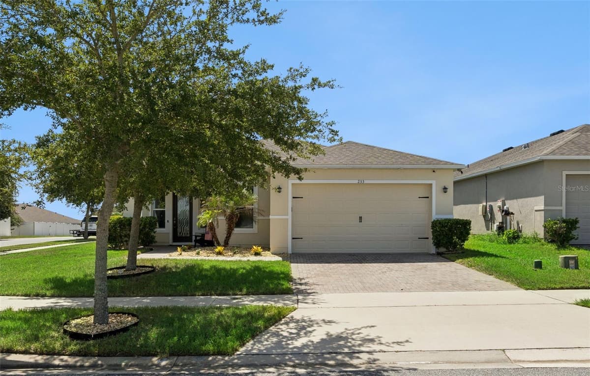 253 SPARROW HAWK DRIVE — photo 3 of 34