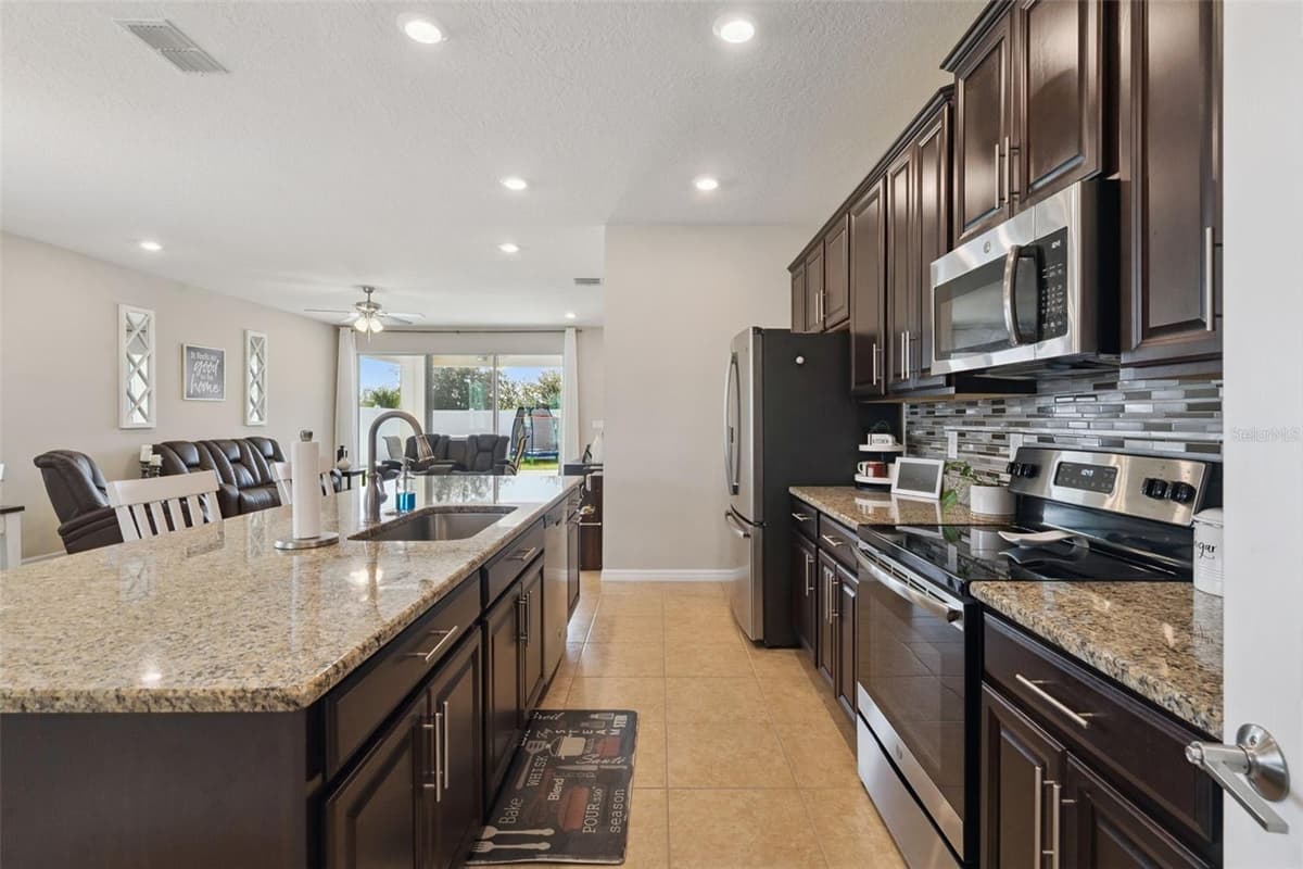 253 SPARROW HAWK DRIVE — photo 14 of 34