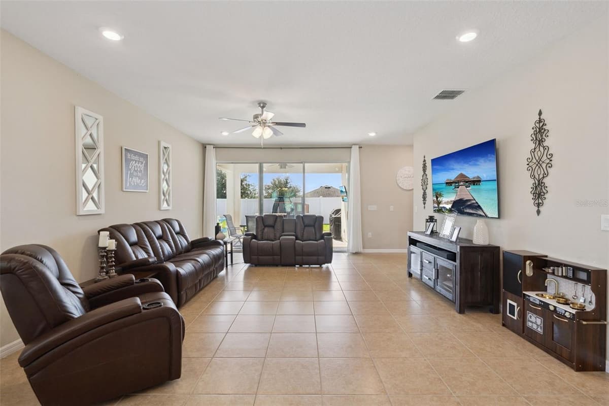 253 SPARROW HAWK DRIVE — photo 12 of 34