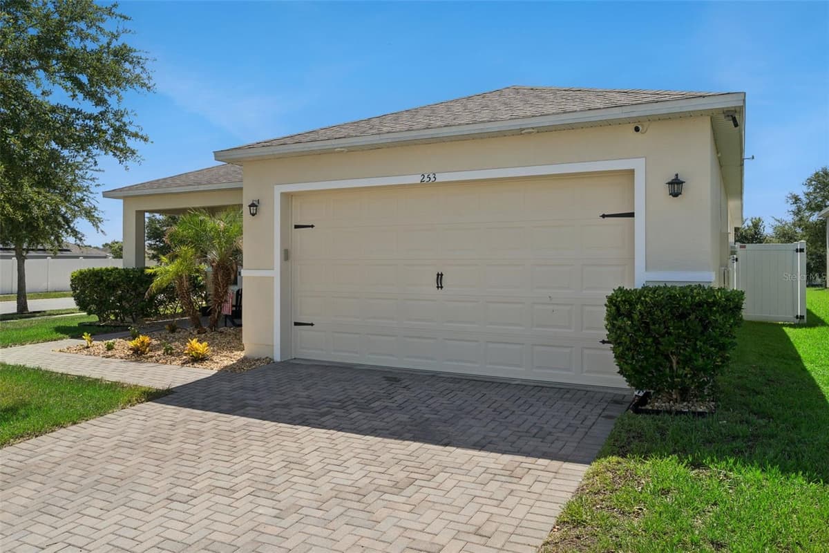 253 SPARROW HAWK DRIVE — photo 5 of 34