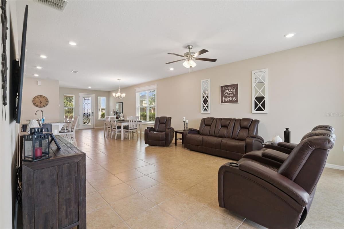 253 SPARROW HAWK DRIVE — photo 11 of 34